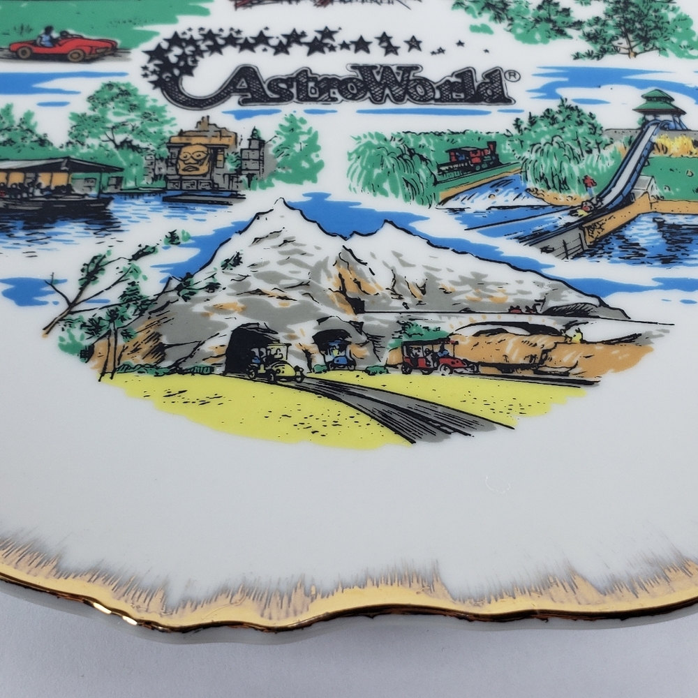 VTG 1960s Six Flags Astroworld Plate - Picture 3 of 5